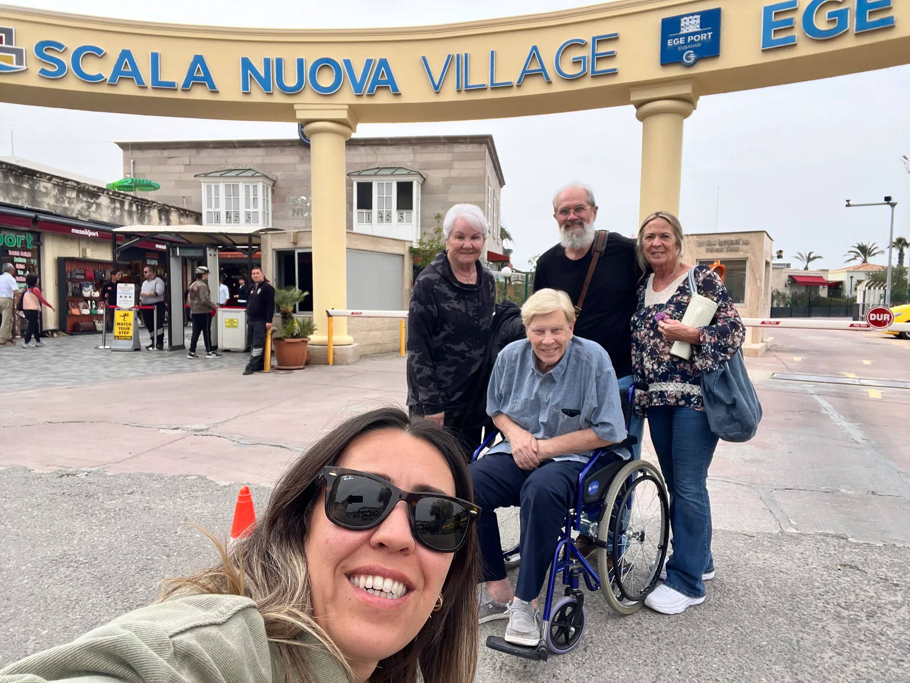 Eda with travelers at Kusadasi Cruise Port