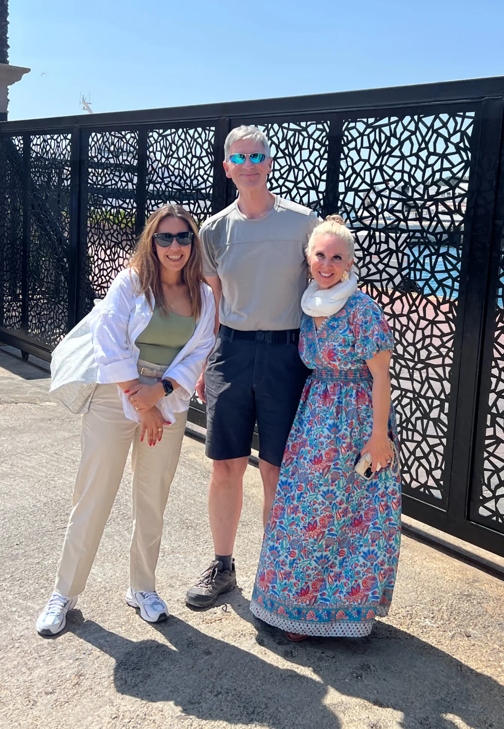 Eda with travelers during a private tour